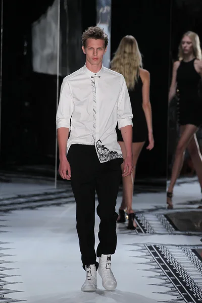 Versus Versace Collezione Primavera 2015 — Foto Stock