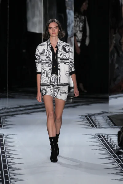 Sam Rollinson walks the runway at the Versace Spring 2015 Collection — стоковое фото