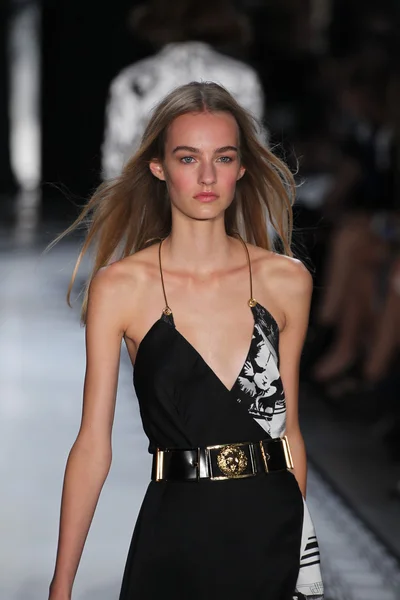 Versus Versace Spring 2015 Collection — Stok Foto