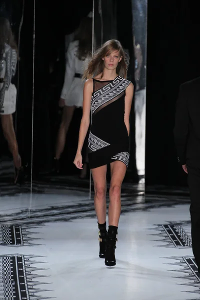 Colección Versus Versace Primavera 2015 —  Fotos de Stock