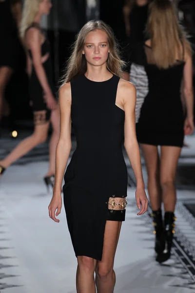 Versace Spring 2015 Collection — стоковое фото