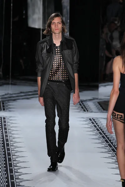 Versus Versace Spring 2015コレクション — ストック写真