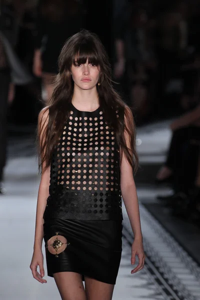 2015 년 12 월 30 일에 확인 함 . Versace Spring 2015 Collection — 스톡 사진