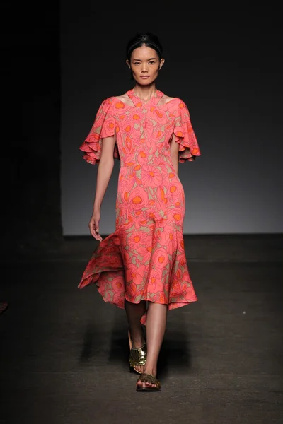 メルセデス ・ ベンツ ファッション ・ ウィーク中トレイシー リース — ストック写真