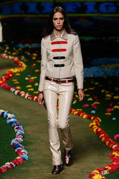 Tommy Hilfiger Women's modeshow — Stockfoto