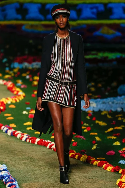 Tommy Hilfiger Desfile de moda femenino — Foto de Stock