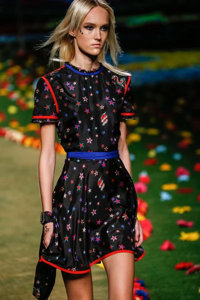 Tommy Hilfiger Women's fashion show — Stock Photo, Image