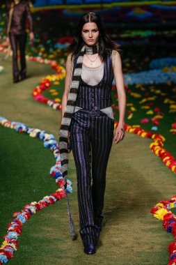 Tommy Hilfiger kadın moda defilesi