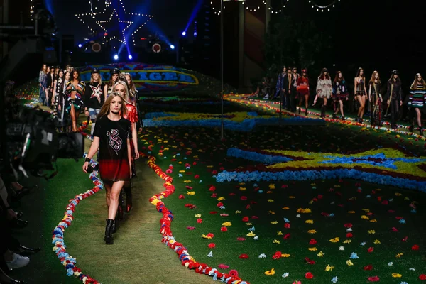 Tommy Hilfiger Desfile de moda femenino — Foto de Stock