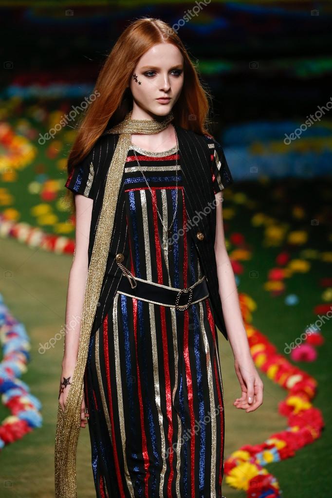Tommy Hilfiger dámská módní přehlídka - Stock redakční Foto © fashionstock  # 57500047