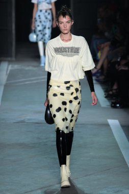 Natali Eidelman Marc By Marc Jacobs defile pist yürür