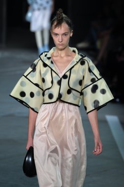 Irina Liss Marc By Marc Jacobs defile pist yürür