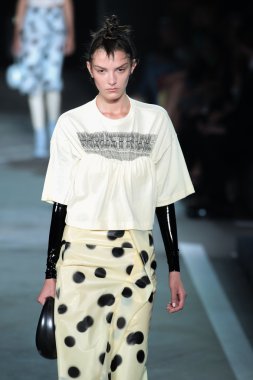 Natali Eidelman Marc By Marc Jacobs defile pist yürür