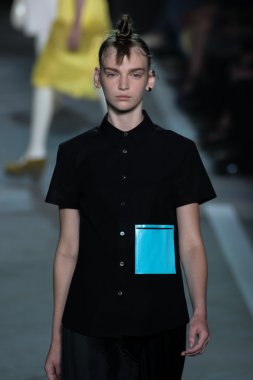Anka Kuryndina Marc By Marc Jacobs defile pist yürür