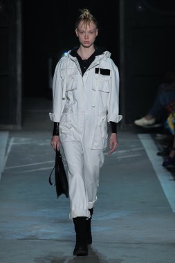 Dani Witt Marc By Marc Jacobs defile pist yürür