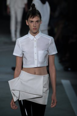 Ana Buljevic Marc By Marc Jacobs defile pist yürür