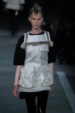 Sabina Lobova Marc By Marc Jacobs defile pist yürür