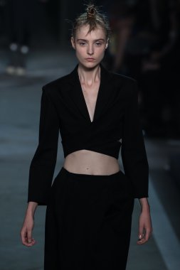 Marc By Marc Jacobs defile pist Morta Kontrimaite yürür