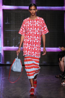 Cora Emmanuel yürümek Dkny pist