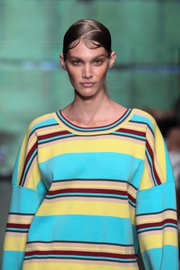 Irina Nikolaeva yürümek Dkny pist