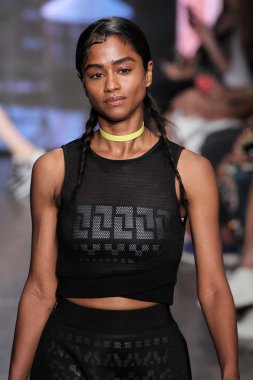 Vashtie Kola yürümek Dkny pist