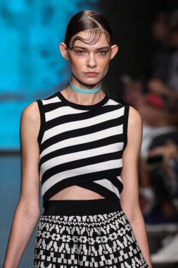 Adrianna Zajdler yürümek Dkny pist