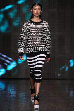 Sissi Hou yürümek Dkny pist
