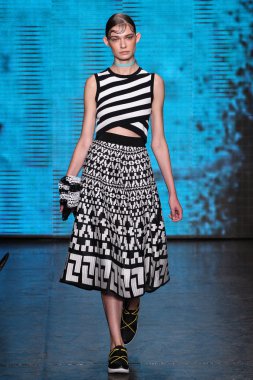 Adrianna Zajdler yürümek Dkny pist