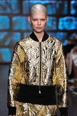 Ola Rudnicka yürümek Dkny pist