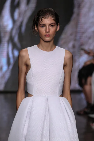 Model Valery Kaufman walk the runway at DKNY — Stock Photo, Image