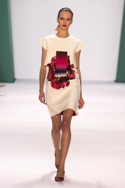 Model Daria Strokous walk the runway at the Carolina Herrera fashion show