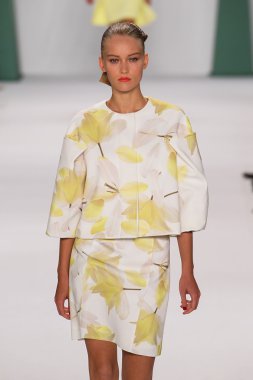 Model Katya Riabinkina walk the runway at the Carolina Herrera fashion show