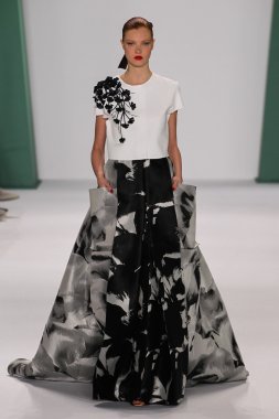 Model Anastasia Ivanova walk the runway at the Carolina Herrera fashion show