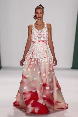 Model Elena Bartels walk the runway at the Carolina Herrera fashion show