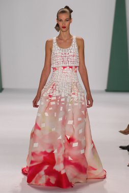 Model Elena Bartels walk the runway at the Carolina Herrera fashion show