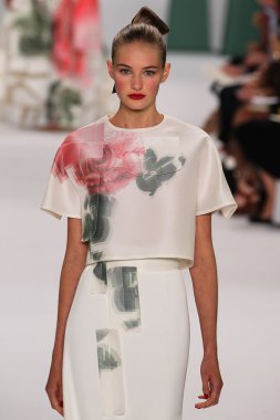 Model Sanne Vloet walk the runway at the Carolina Herrera fashion show