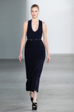 Niki Trefilova yürüyüş Calvin Klein Collection defile pist model