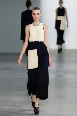 Calvin Klein Collection defile pist Morta Kontrimaite yürüyüş modeli