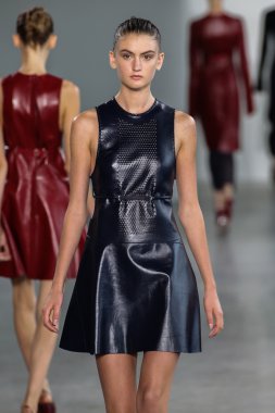 Tiana Perry yürüyüş Calvin Klein Collection defile pist model