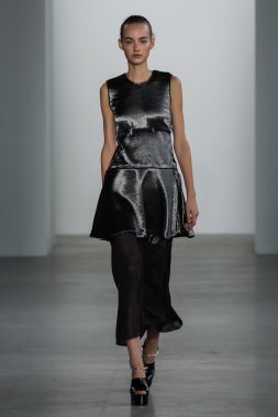 Olwen Verhoef yürüyüş Calvin Klein Collection defile pist model