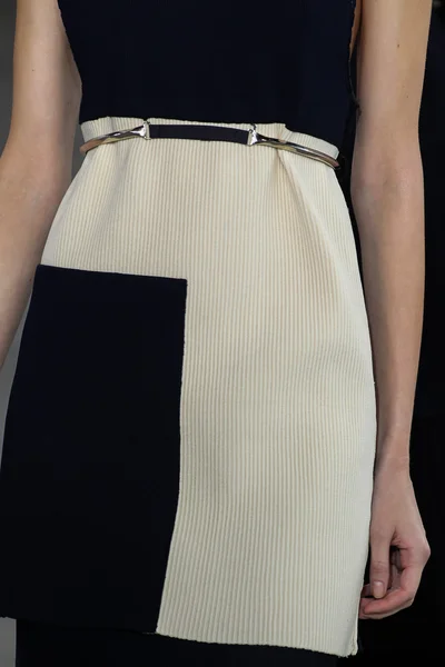 Modelu Dasha Denisenko chůze dráha v módní přehlídky Calvin Klein Collection — Stock fotografie