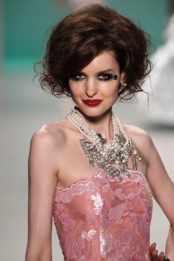 Mercedes-Benz Moda Haftası sırasında Betsey Johnson