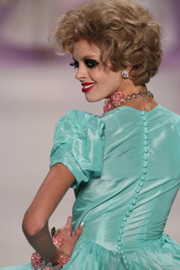 Mercedes-Benz Moda Haftası sırasında Betsey Johnson