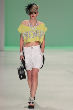 Mercedes-Benz Moda Haftası sırasında Betsey Johnson