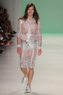 Mercedes-Benz Moda Haftası sırasında Betsey Johnson