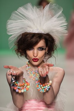 Mercedes-Benz Moda Haftası sırasında Betsey Johnson