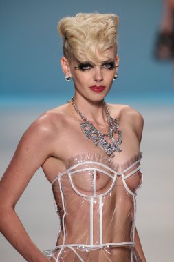 Mercedes-Benz Moda Haftası sırasında Betsey Johnson