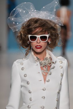 Mercedes-Benz Moda Haftası sırasında Betsey Johnson