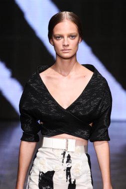 Ine Neefs yürümek Donna Karan New York pist