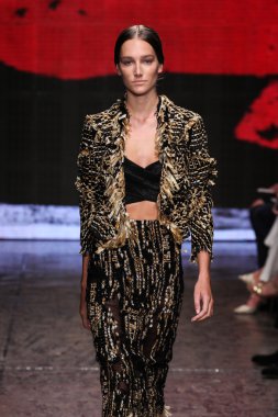 Josephine Le Tutour yürümek Donna Karan New York pist